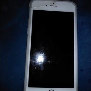 iPhone 6 comes with headphones and 2 cases